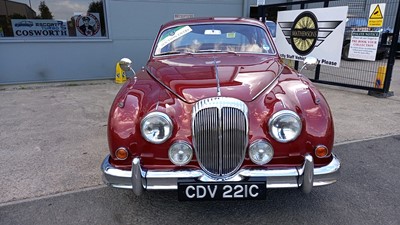 Lot 567 - 1965 DAIMLER V8 250