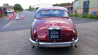 Lot 567 - 1965 DAIMLER V8 250