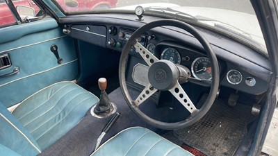 Lot 378 - 1971 MG B GT