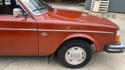 Lot 420 - 1977 VOLVO 244 DL