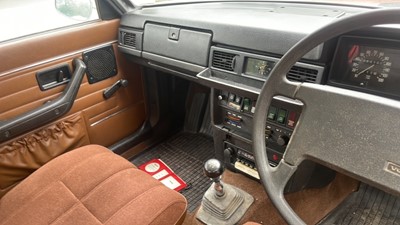 Lot 420 - 1977 VOLVO 244 DL