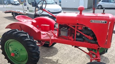 Lot 554 - PRESIDENT TRACTOR