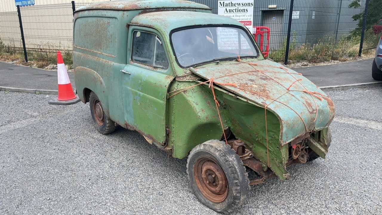 Lot 260 - 1959 STANDARD 10HP VAN