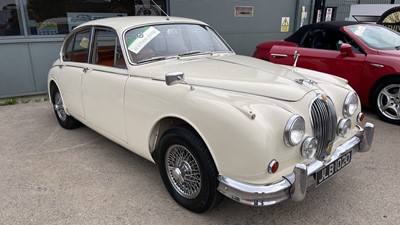 Lot 571 - 1966 JAGUAR MK 2