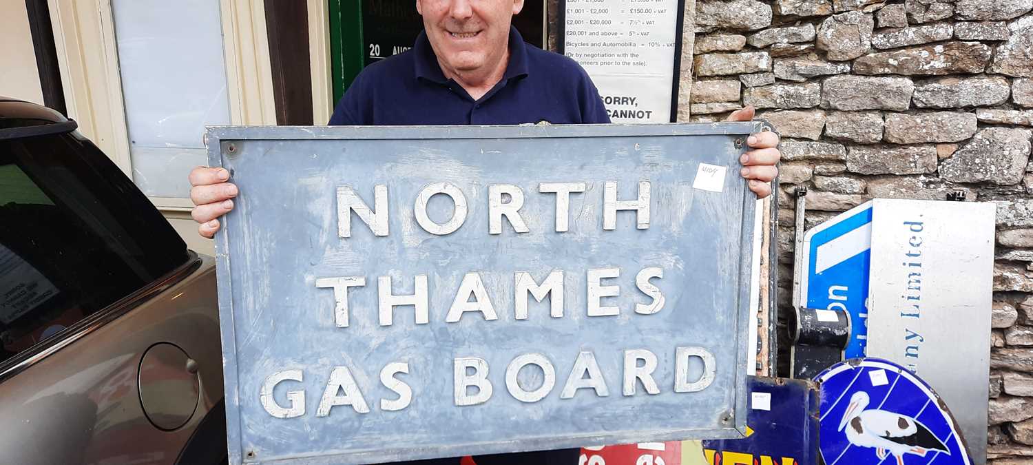 Lot 7 - NORTH THAMES GAS BOARD SIGN