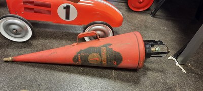 Lot 573 - FIRE EXTINGUISHER AND BRACKET