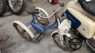 Lot 70 - CHILDS 1950S/60S TRICYCLE