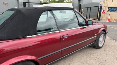 Lot 530 - 1992 BMW 325I CABRIOLET