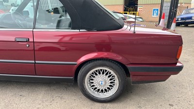 Lot 530 - 1992 BMW 325I CABRIOLET