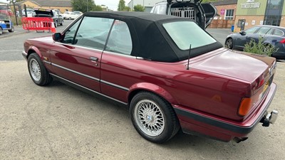 Lot 530 - 1992 BMW 325I CABRIOLET