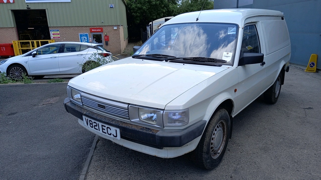 Lot 603 - 2000 ROVER MAESTRO VAN