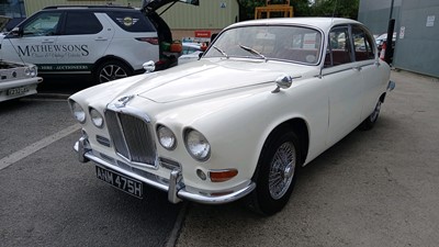 Lot 634 - 1968 JAGUAR 420