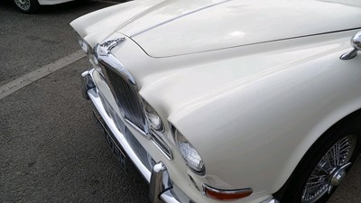 Lot 634 - 1968 JAGUAR 420