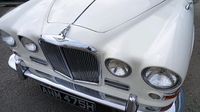 Lot 634 - 1968 JAGUAR 420