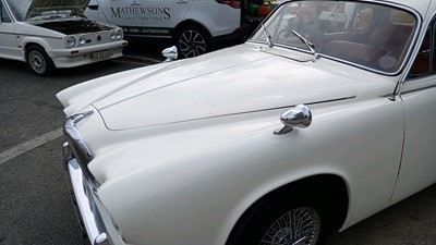 Lot 634 - 1968 JAGUAR 420