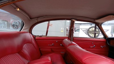 Lot 634 - 1968 JAGUAR 420