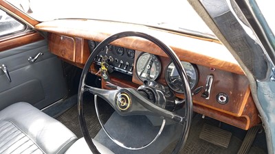 Lot 234 - 1964 DAIMLER V8 250