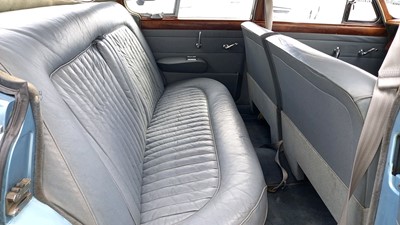 Lot 234 - 1964 DAIMLER V8 250
