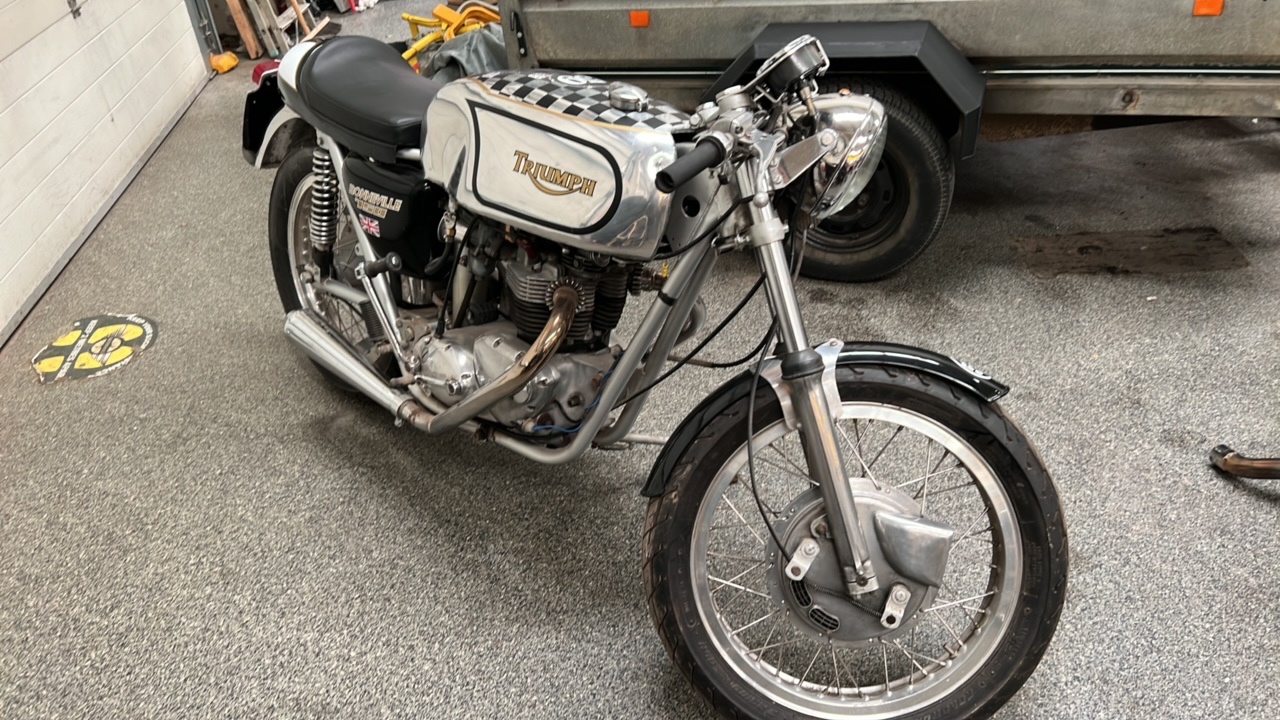 Lot 380 - 1971 TRIUMPH CAFE RACER