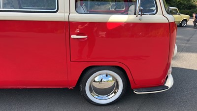 Lot 209 - 1970 VOLKSWAGEN T2 KOMBI / BAY WINDOW