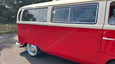 Lot 209 - 1970 VOLKSWAGEN T2 KOMBI / BAY WINDOW