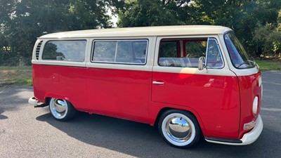 Lot 209 - 1970 VOLKSWAGEN T2 KOMBI / BAY WINDOW