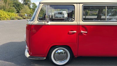 Lot 209 - 1970 VOLKSWAGEN T2 KOMBI / BAY WINDOW