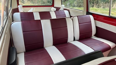 Lot 209 - 1970 VOLKSWAGEN T2 KOMBI / BAY WINDOW