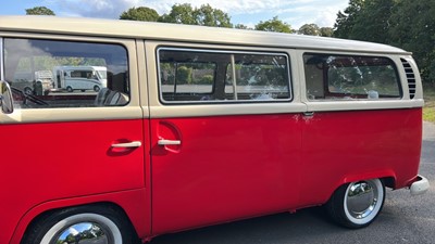 Lot 209 - 1970 VOLKSWAGEN T2 KOMBI / BAY WINDOW