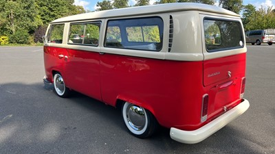 Lot 209 - 1970 VOLKSWAGEN T2 KOMBI / BAY WINDOW