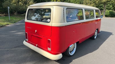 Lot 209 - 1970 VOLKSWAGEN T2 KOMBI / BAY WINDOW