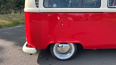 Lot 209 - 1970 VOLKSWAGEN T2 KOMBI / BAY WINDOW