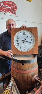 Lot 516 - INTERNATIONAL TIME RECORDING CLOCK