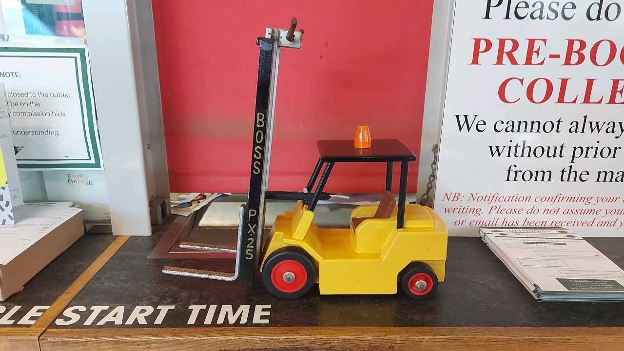 Lot 455 - FORK LIFT TOY