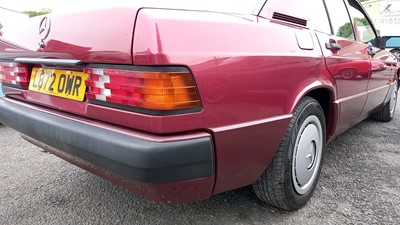 Lot 148 - 1994 MERCEDES E190 AUTO