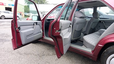 Lot 148 - 1994 MERCEDES E190 AUTO