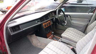 Lot 148 - 1994 MERCEDES E190 AUTO