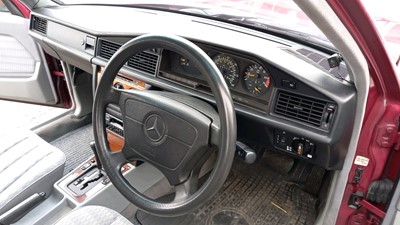 Lot 148 - 1994 MERCEDES E190 AUTO