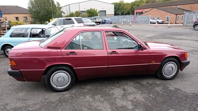 Lot 148 - 1994 MERCEDES E190 AUTO