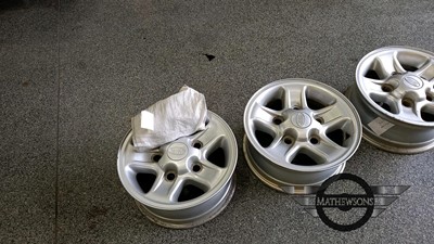 Lot 543 - 5 x LAND ROVER DEFENDER ALLOY WHEELS 7" X 16"