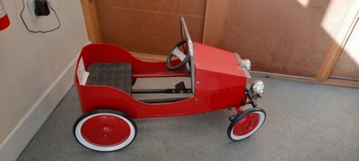 Lot 555 - 1930'S STYLE PEDAL CAR