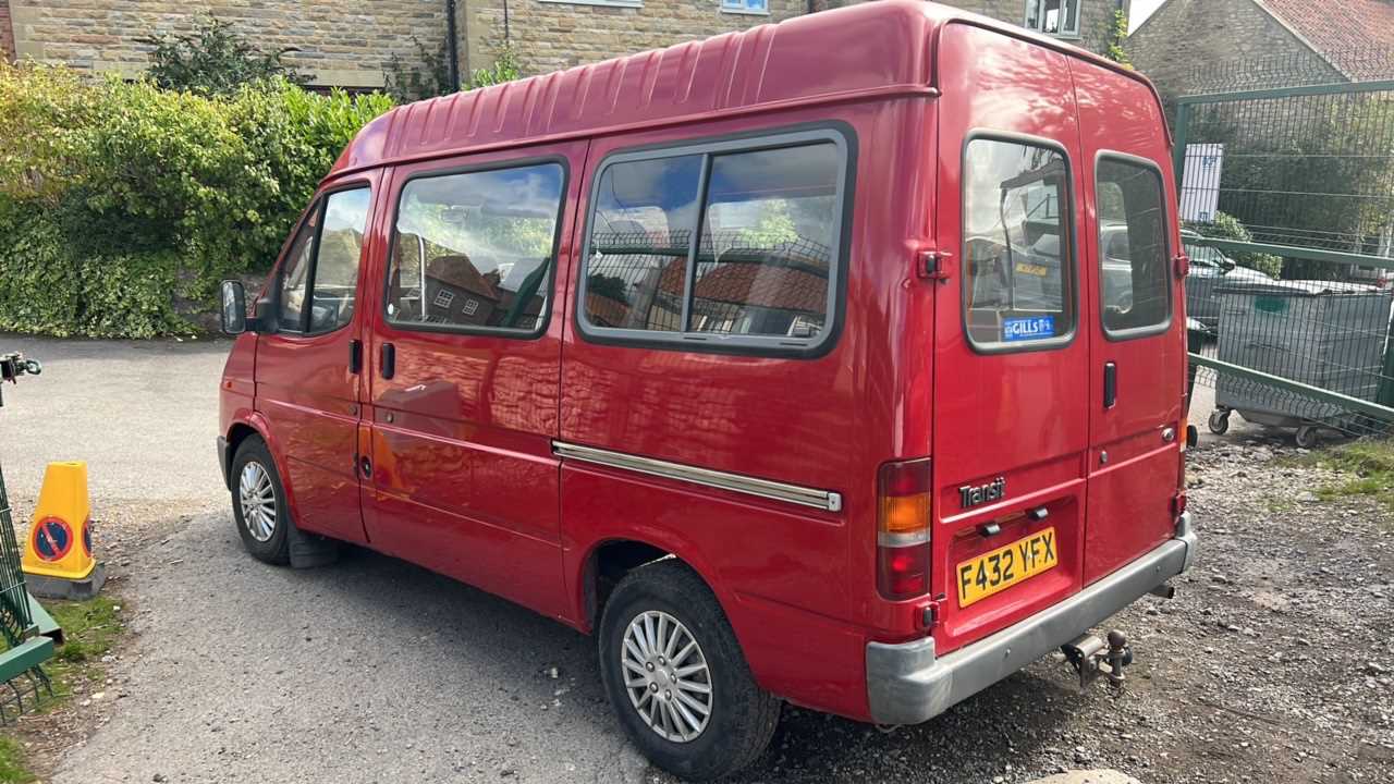 Lot 185 1989 FORD TRANSIT 12 SEAT BUS