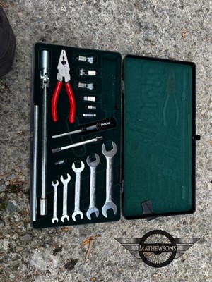 Lot 550 - JAGUAR TOOL KIT