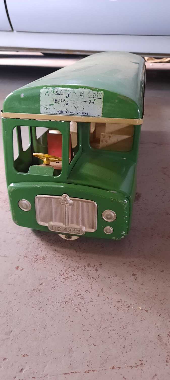 Lot 251 - TRIANG LARGE SCALE SINGLE DECK ROUTEMASTER BUS