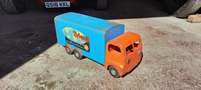 Lot 275 - TRIANG LARGE SCALE 300 SERIES VAN