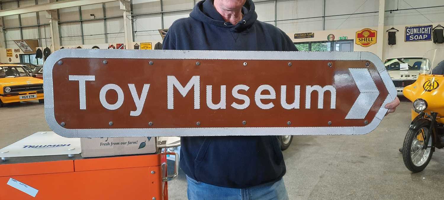 Lot 291 - TOY MUSEUM SIGN