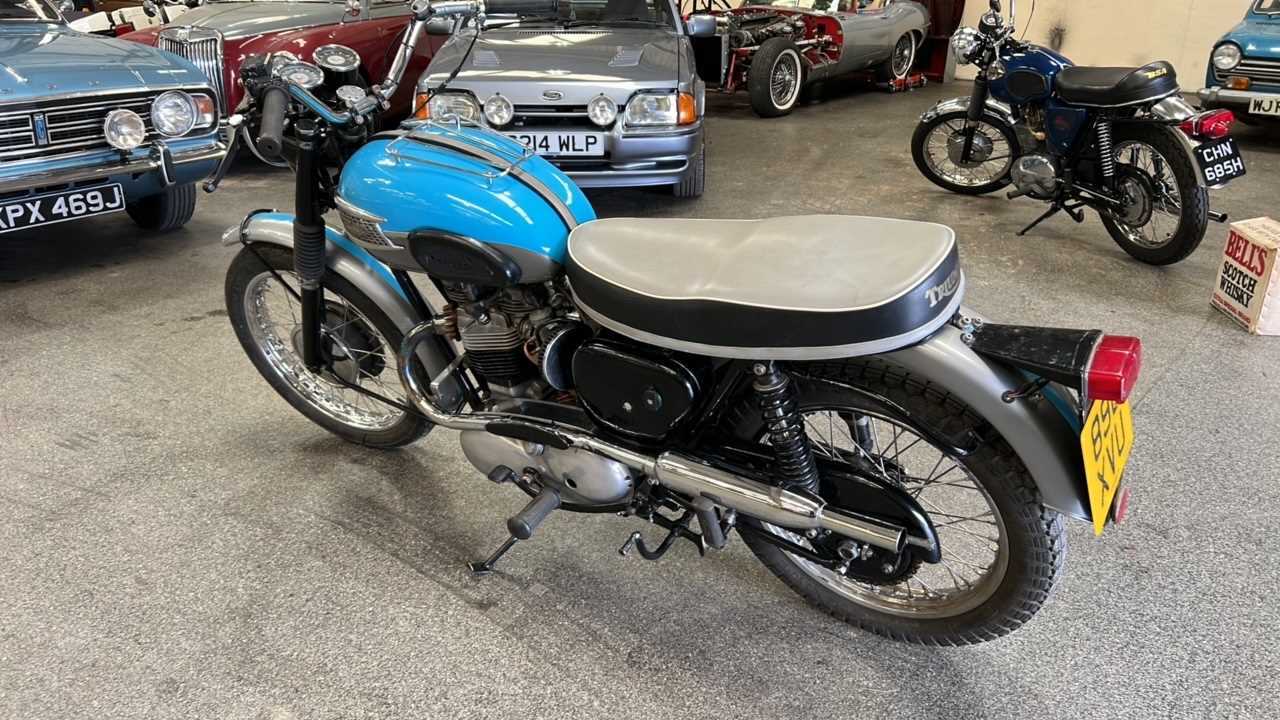 Lot 621 1961 TRIUMPH TROPHY
