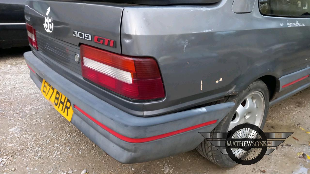 Plaque Métal Vintage Peugeot 309 GTI - Fabrication Française - Bleue