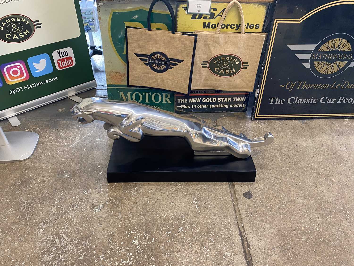 Lot 403 - REPRODUCTION LARGE JAGUAR SCULPTURE