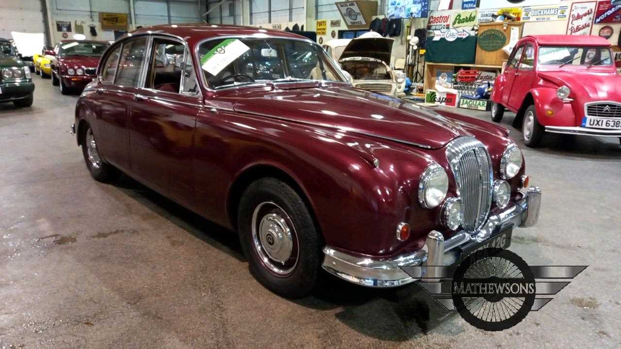 Lot 276 - 1968 DAIMLER V8 250